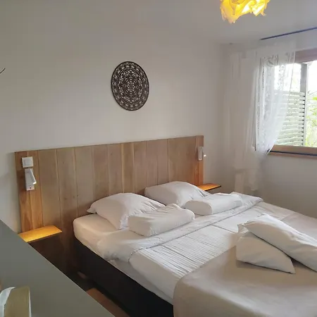 33 Saint-Remy-les-Chevreuse